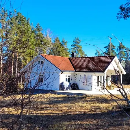 Lovely In Berg I Ostfold With Kitchen Holiday home Dale (Berg i Ostfold)